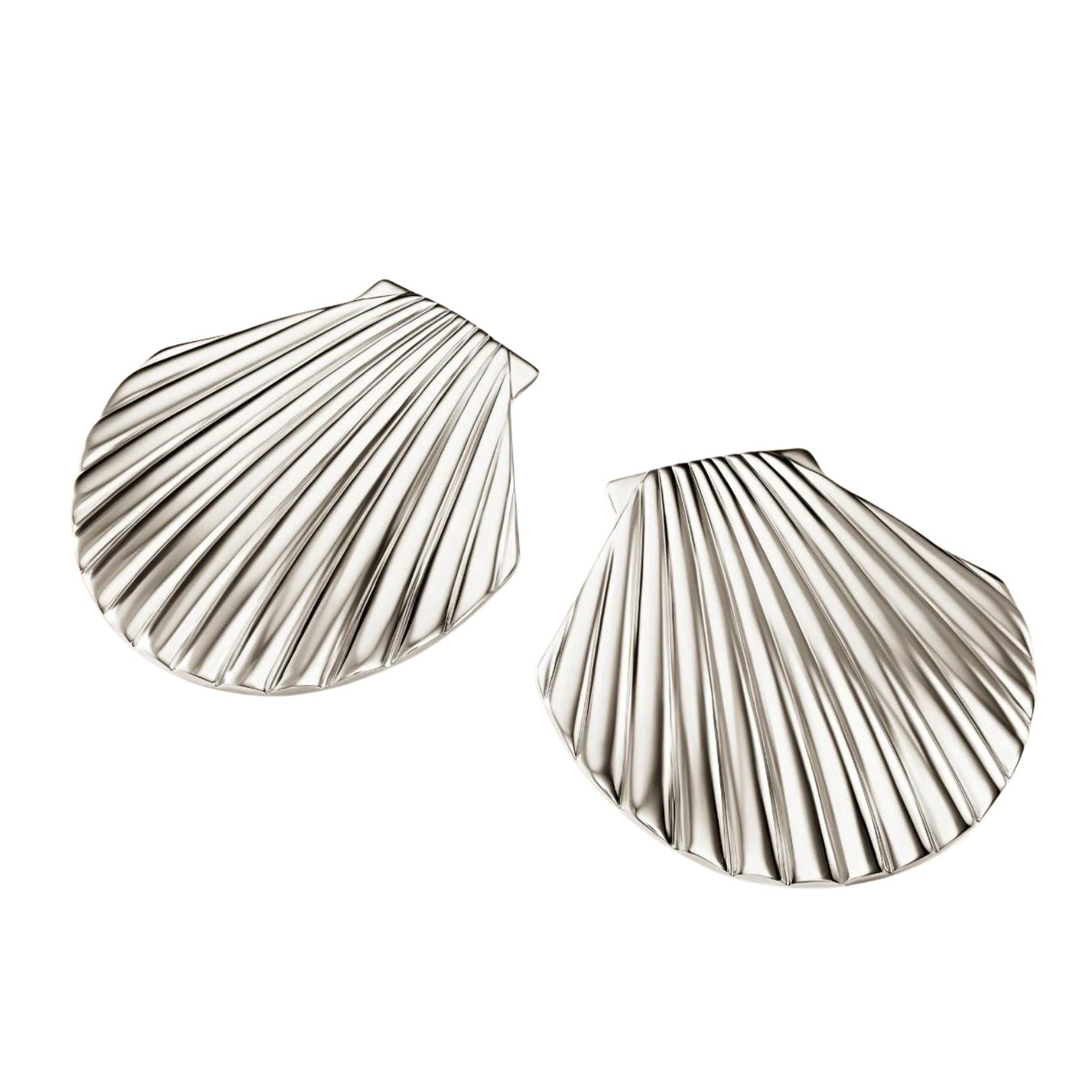 La Mer Silver Scallop Shell Earrings . From the beach in the Hamptons or the Amalfi Coast. 